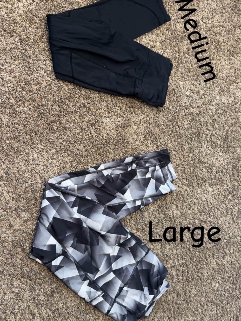 Women Black Geometric Print Active Leggings 
Women black solid